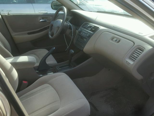 1HGCG6693YA100697 - 2000 HONDA ACCORD SE BEIGE photo 5