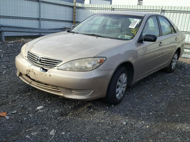 JTDBE32K550310162 - 2005 TOYOTA CAMRY LE ოქროსფერი ფოტო 2