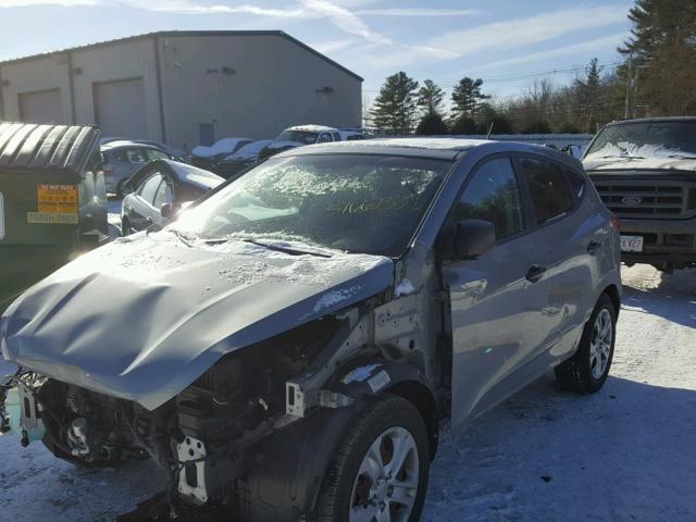 KM8JT3AB1CU447944 - 2012 HYUNDAI TUCSON GL SILVER photo 2