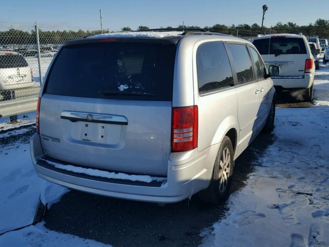 2A8HR54PX8R684966 - 2008 CHRYSLER TOWN & COU SILVER photo 1