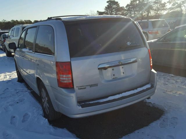 2A8HR54PX8R684966 - 2008 CHRYSLER TOWN & COU SILVER photo 2