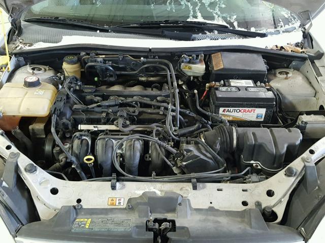 1FAFP34N05W138385 - 2005 FORD FOCUS ZX4 SILVER photo 7