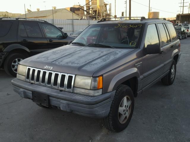 1J4GZ58S5PC561305 - 1993 JEEP GRAND CHER GRAY photo 2