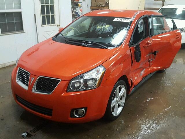 5Y2SP6E06AZ402733 - 2010 PONTIAC VIBE ORANGE photo 2