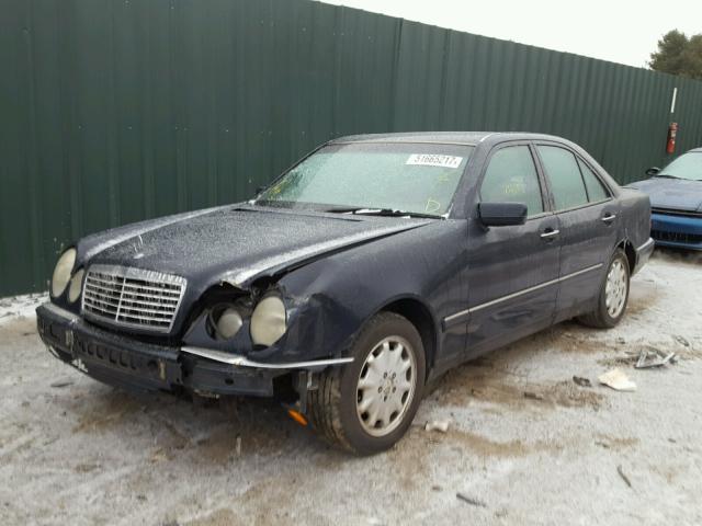 WDBJF55F6VA422111 - 1997 MERCEDES-BENZ E 320 BLUE photo 2