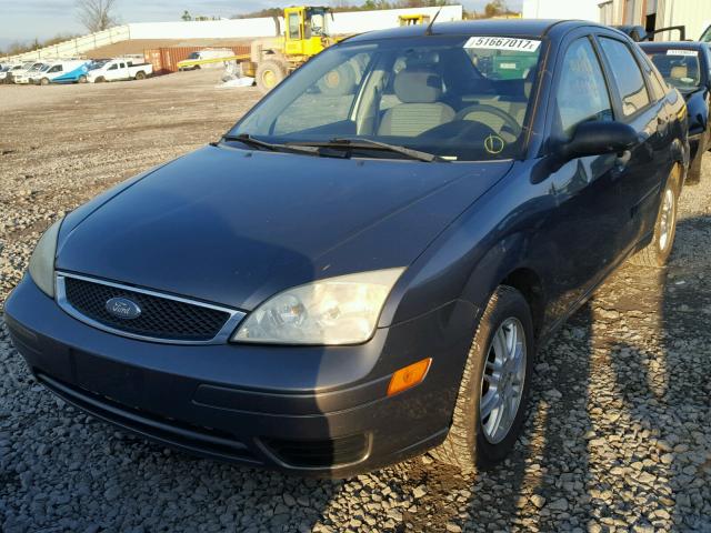 1FAFP34N76W212368 - 2006 FORD FOCUS ZX4 GRAY photo 2