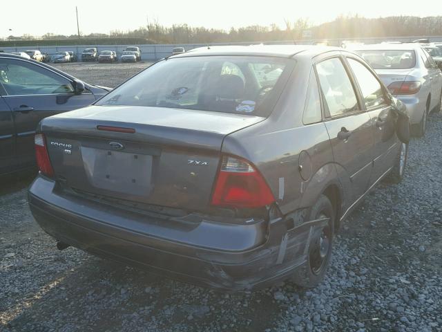 1FAFP34N76W212368 - 2006 FORD FOCUS ZX4 GRAY photo 4