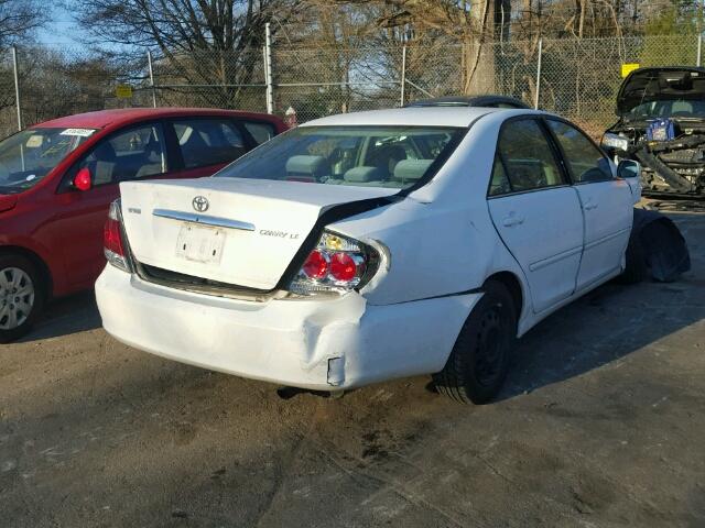 4T1BE32K05U404115 - 2005 TOYOTA CAMRY LE WHITE photo 4