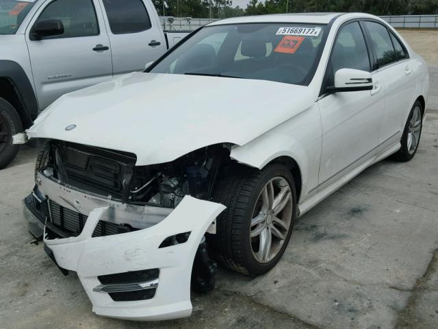 WDDGF4HB1DA809989 - 2013 MERCEDES-BENZ C 250 WHITE photo 2