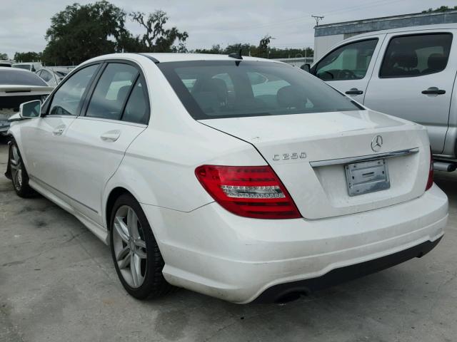 WDDGF4HB1DA809989 - 2013 MERCEDES-BENZ C 250 WHITE photo 3