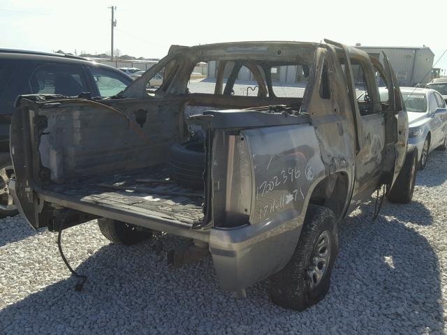 3GNMCFE0XCG243987 - 2012 CHEVROLET AVALANCHE GRAY photo 4