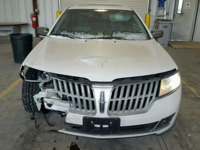 3LNHL2GC3AR627892 - 2010 LINCOLN MKZ თეთრი ფოტო 7