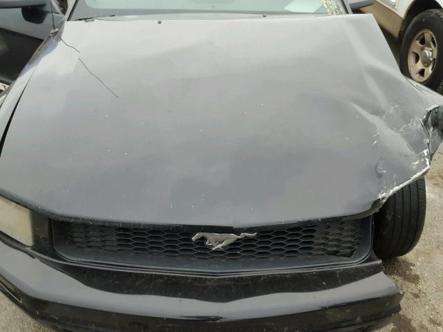1ZVFT80N055233122 - 2005 FORD MUSTANG BLACK photo 7