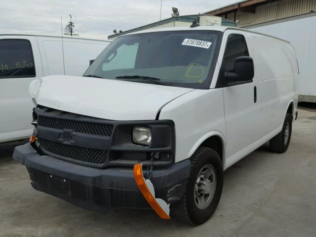 1GCWGAFF8G1135237 - 2016 CHEVROLET EXPRESS G2 WHITE photo 2