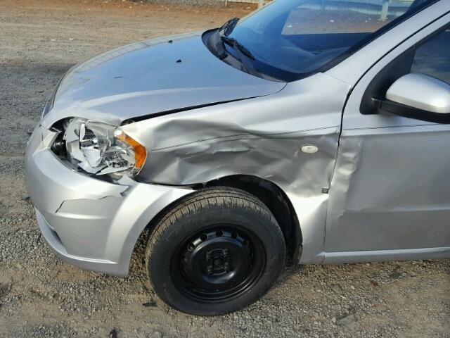 KL1TD56618B059575 - 2008 CHEVROLET AVEO BASE SILVER photo 9