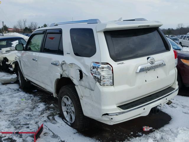 JTEBU5JR2C5088074 - 2012 TOYOTA 4RUNNER SR WHITE photo 3