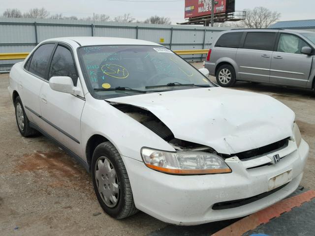 1HGCG5646YA079651 - 2000 HONDA ACCORD LX WHITE photo 1