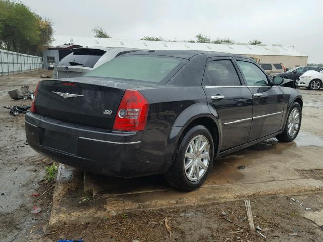 2C3CA5CV4AH221634 - 2010 CHRYSLER 300 TOURIN BLACK photo 4