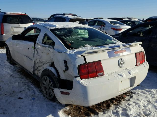 1ZVFT80N165104596 - 2006 FORD MUSTANG WHITE photo 3