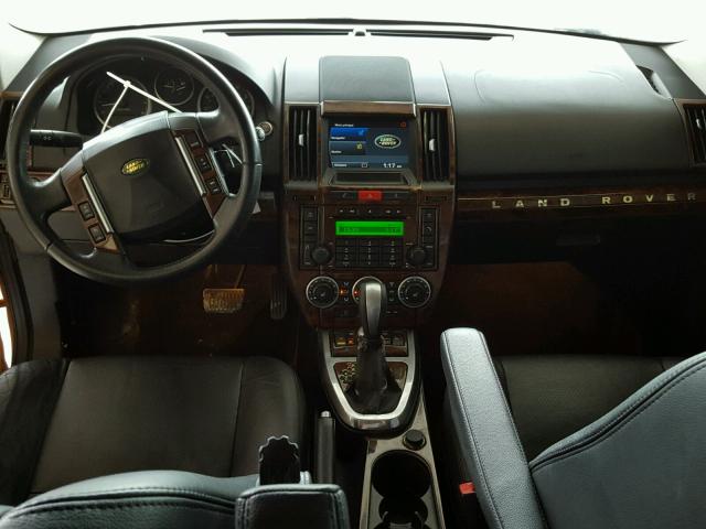 SALFS24NX8H025113 - 2008 LAND ROVER LR2 SE TEC ORANGE photo 9