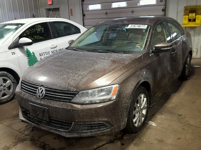 3VWB17AJ9EM432514 - 2014 VOLKSWAGEN JETTA SE BROWN photo 2