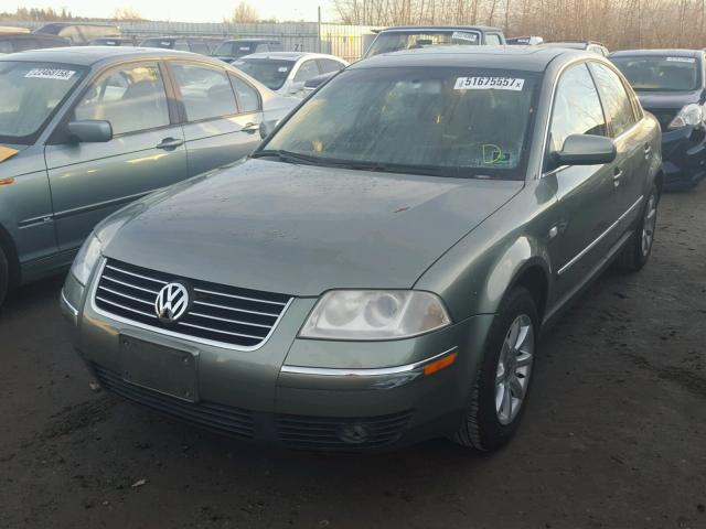 WVWPD63B24P052052 - 2004 VOLKSWAGEN PASSAT GLS GREEN photo 2