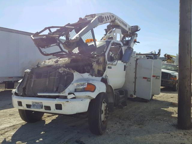 3FDXF75H1YMA05099 - 2000 FORD F750 SUPER WHITE photo 2