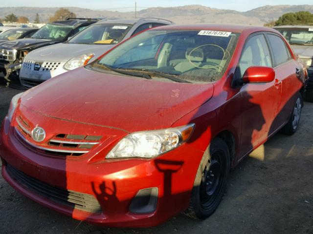 2T1BU4EE4DC941021 - 2013 TOYOTA COROLLA BA RED photo 2