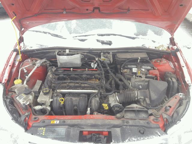 1FAHP35N98W240893 - 2008 FORD FOCUS SE RED photo 7