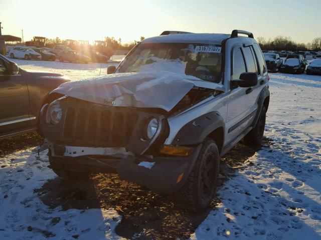 1J4GL38K25W632980 - 2005 JEEP LIBERTY RE GRAY photo 2