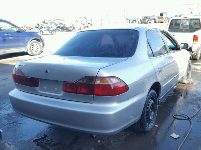 1HGCG5647WA102030 - 1998 HONDA ACCORD LX SILVER photo 4