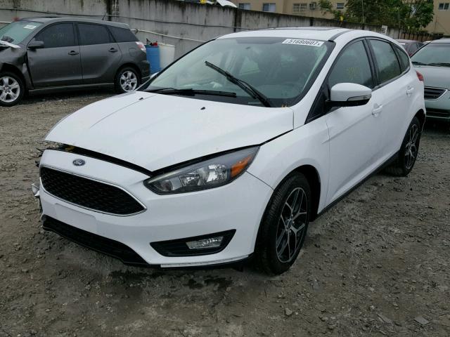 1FADP3M2XHL309713 - 2017 FORD FOCUS SEL WHITE photo 2