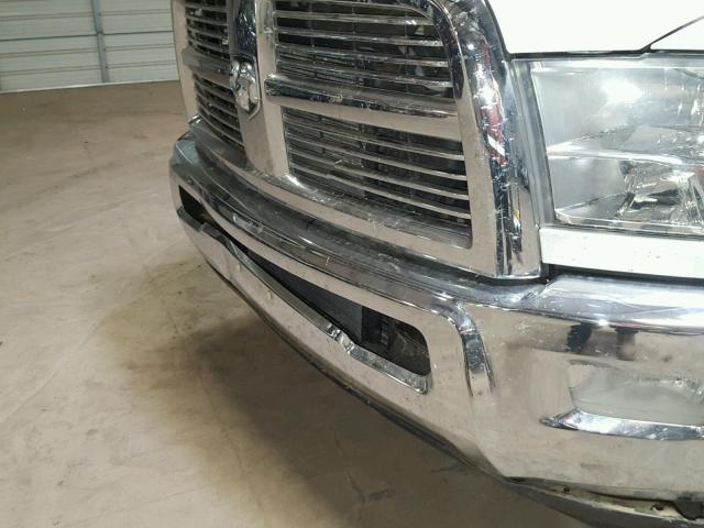 3D7UT2CL2BG636353 - 2011 DODGE RAM 2500 WHITE photo 9