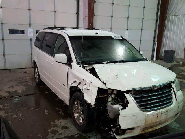 2A8HR54P18R735514 - 2008 CHRYSLER TOWN & COU WHITE photo 1