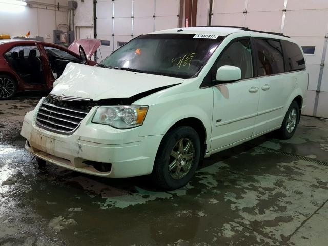 2A8HR54P18R735514 - 2008 CHRYSLER TOWN & COU WHITE photo 2