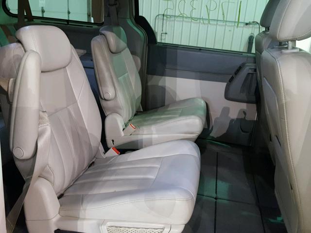 2A8HR54P18R735514 - 2008 CHRYSLER TOWN & COU WHITE photo 6