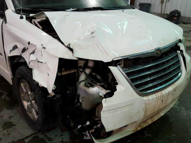 2A8HR54P18R735514 - 2008 CHRYSLER TOWN & COU WHITE photo 9