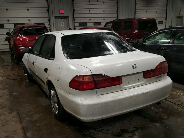 1HGCF8641YA079657 - 2000 HONDA ACCORD DX WHITE photo 3