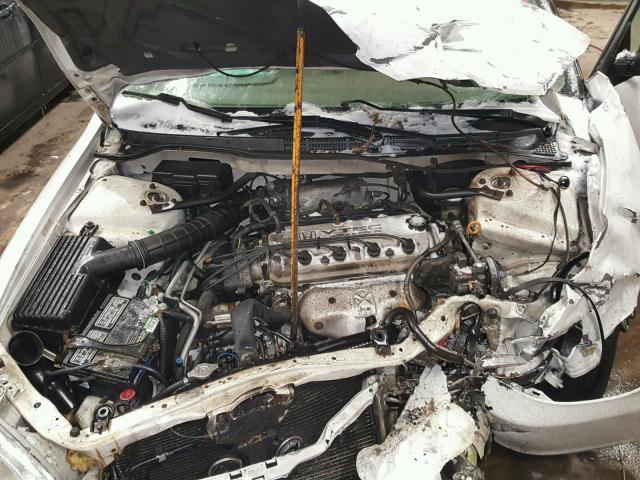 1HGCF8641YA079657 - 2000 HONDA ACCORD DX WHITE photo 7