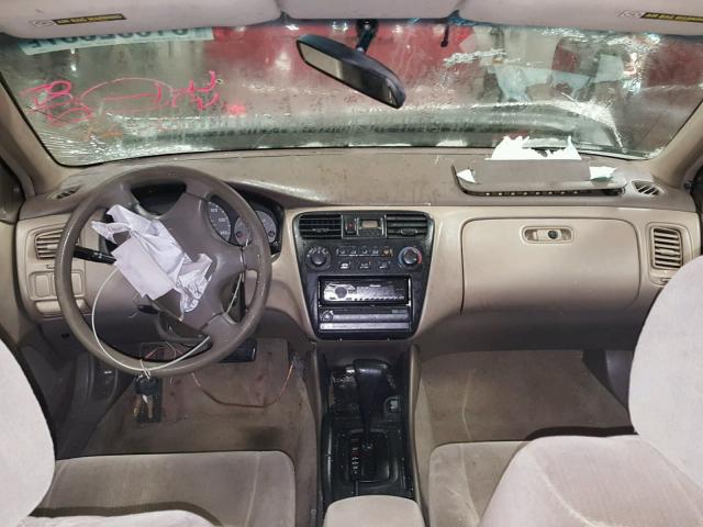 1HGCF8641YA079657 - 2000 HONDA ACCORD DX WHITE photo 9