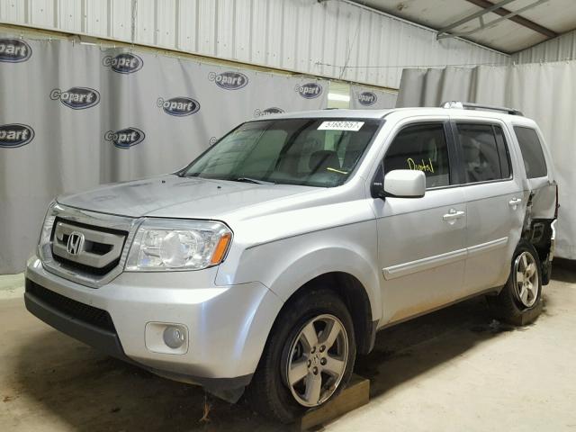 5FNYF3H59BB001042 - 2011 HONDA PILOT EXL SILVER photo 2