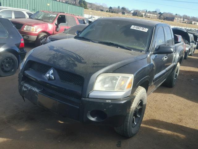 1Z7HT28K06S576569 - 2006 MITSUBISHI RAIDER LS BLACK photo 2