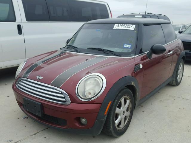 WMWMF33569TU71586 - 2009 MINI COOPER MAROON photo 2