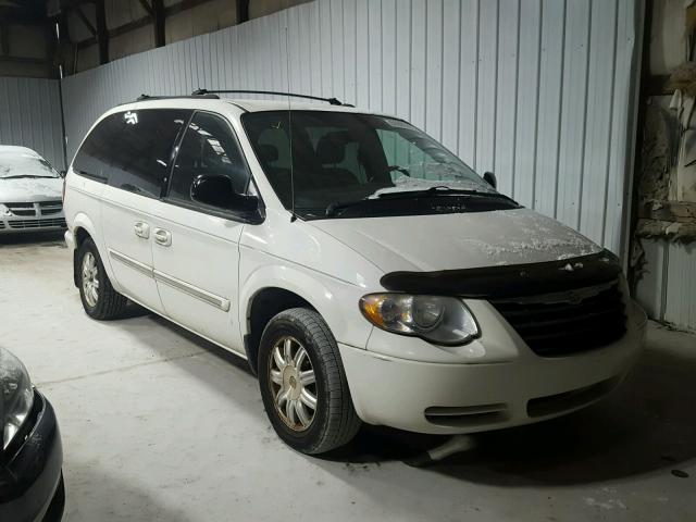 2C4GP54L75R269301 - 2005 CHRYSLER TOWN & COU WHITE photo 1