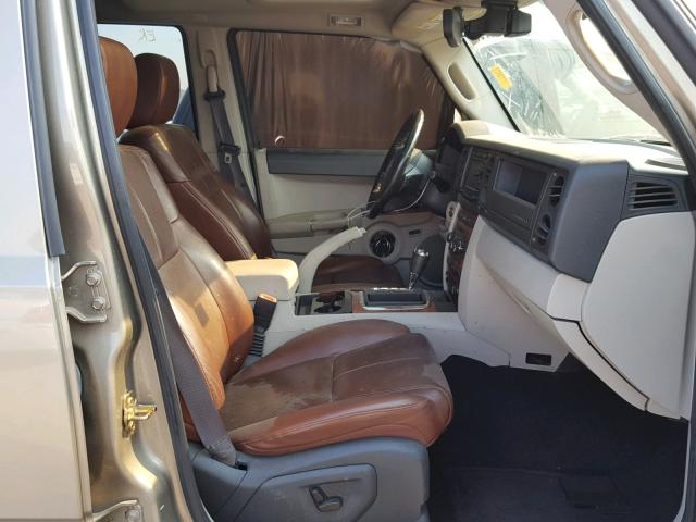 1J8HH58N26C175780 - 2006 JEEP COMMANDER BROWN photo 5