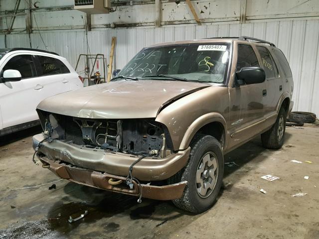 1GNDT13X24K158400 - 2004 CHEVROLET BLAZER BROWN photo 2