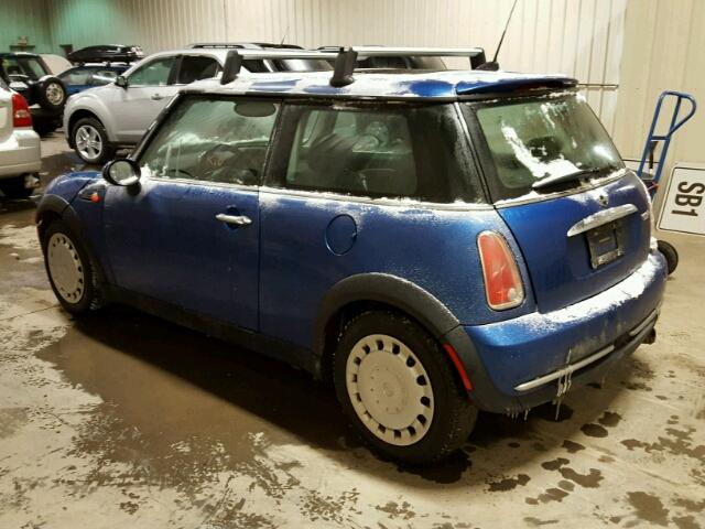 WMWRC33556TK72670 - 2006 MINI COOPER BLUE photo 3