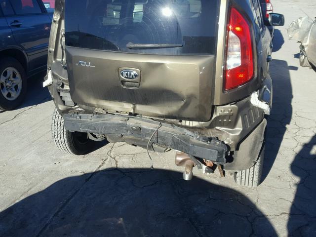 KNDJT2A55D7487887 - 2013 KIA SOUL GREEN photo 9