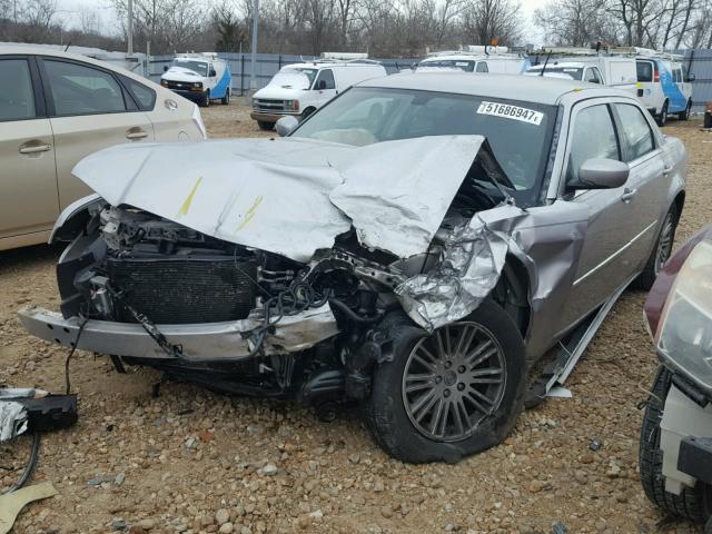 2C3LA43R78H133071 - 2008 CHRYSLER 300 LX SILVER photo 2