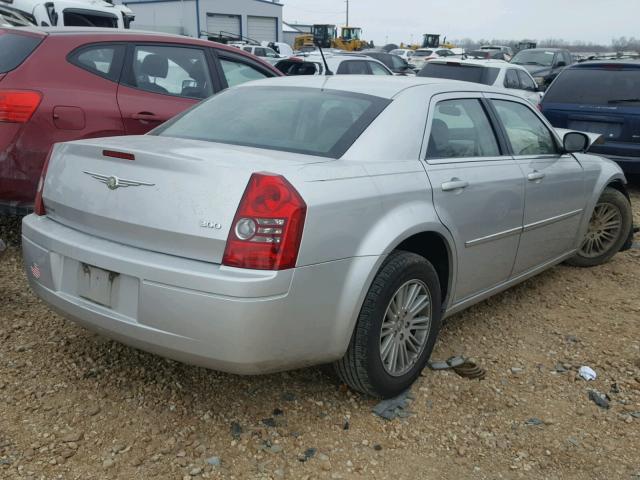 2C3LA43R78H133071 - 2008 CHRYSLER 300 LX SILVER photo 4